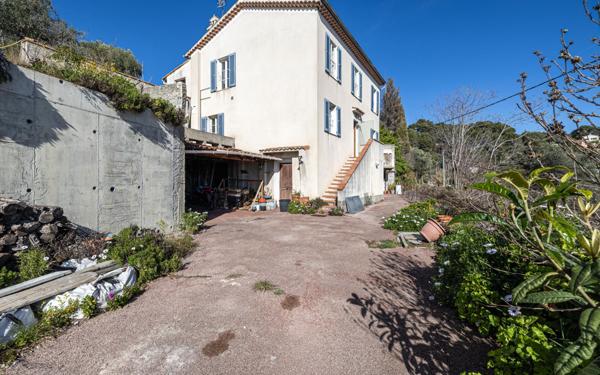 Maison à vendre    6 pièces • 167 m2 Colomars