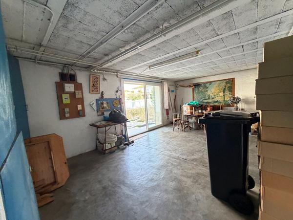 Maison, Villeneuve sur lot 70m2, 3 chambres. Vous cherchez une maison à moins de 100 000€ ? Avec 3 chambres et peu de travaux cette maison est pour vous. La maison se situe dans un quartier calme, très résidentiel. La maison possède un grand sous sol avec , Villeneuve sur lot