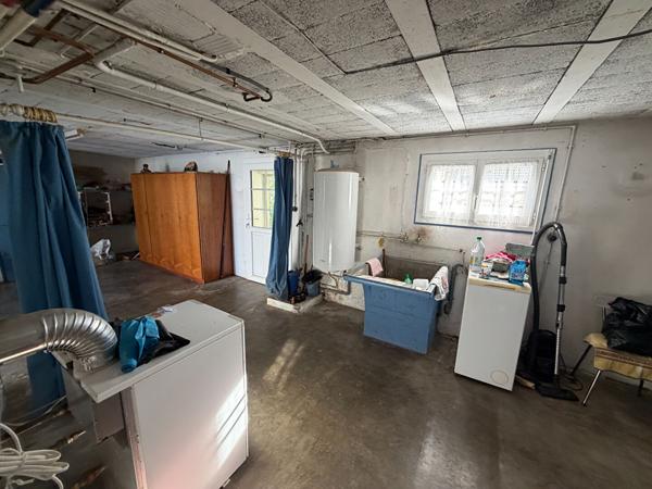 Maison, Villeneuve sur lot 70m2, 3 chambres. Vous cherchez une maison à moins de 100 000€ ? Avec 3 chambres et peu de travaux cette maison est pour vous. La maison se situe dans un quartier calme, très résidentiel. La maison possède un grand sous sol avec , Villeneuve sur lot