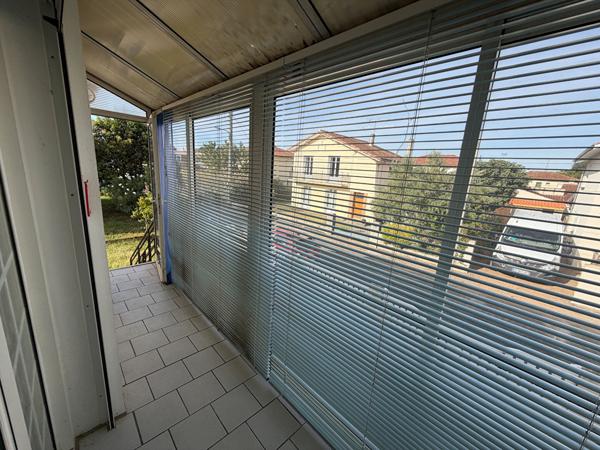 Maison, Villeneuve sur lot 70m2, 3 chambres. Vous cherchez une maison à moins de 100 000€ ? Avec 3 chambres et peu de travaux cette maison est pour vous. La maison se situe dans un quartier calme, très résidentiel. La maison possède un grand sous sol avec , Villeneuve sur lot