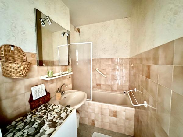 SIX FOURS LES PLAGES- QUARTIER LES LÔNES-T2 à 50m DE LA PLAGE