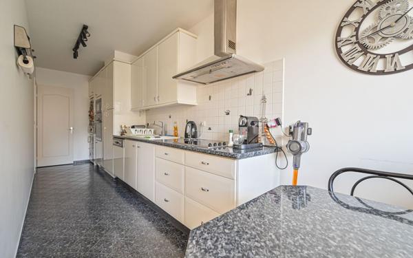 Appartement à vendre    4 pièces • 79,60 m2 Paris 20