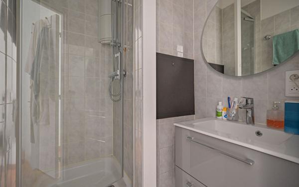 Appartement à vendre    4 pièces • 79,60 m2 Paris 20