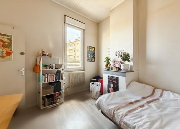 Immeuble
        
        - 280 m² Exclusivité 749 000 € *
