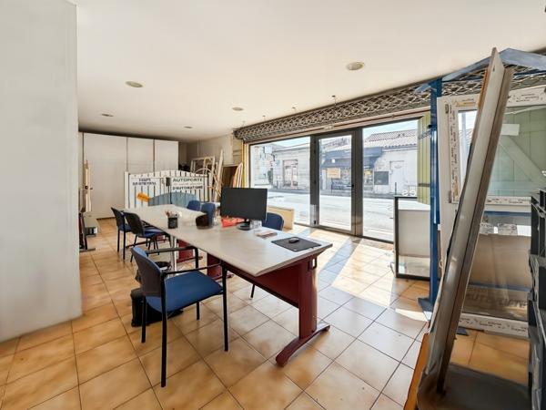 Immeuble
        
        - 280 m² Exclusivité 749 000 € *