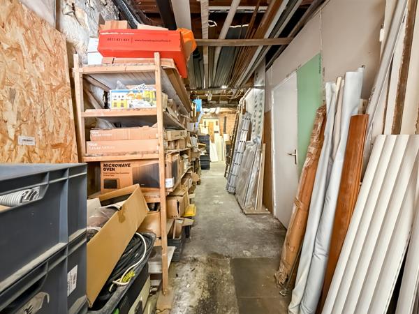 Immeuble
        
        - 280 m² Exclusivité 749 000 € *