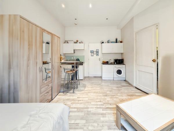 Immeuble
        
        - 280 m² Exclusivité 749 000 € *