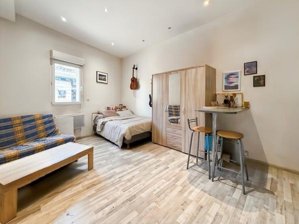Immeuble
        
        - 280 m² Exclusivité 749 000 € *
