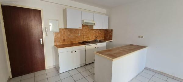 Appartement à louer à Saintes en Charente-Maritime (17100), ref : Ref L00331   
centre ville
