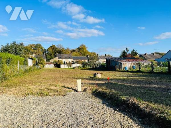 A vendre sur la commune de Le Val-Saint-Père, terrain à bâtir de 558 m² borné et viabilisé (eau...