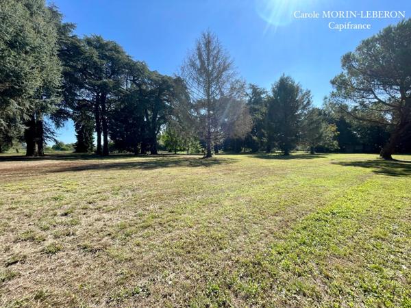 Axe La Réole-Marmande, maison bourgeoise, grange attenante et terrain 11 800 m²