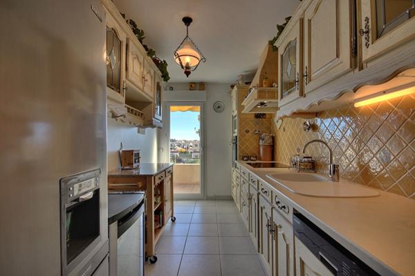 Superbe T3 dernier etage Lumineux avec Piscine et Parking