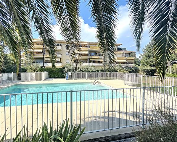 Superbe T3 dernier etage Lumineux avec Piscine et Parking