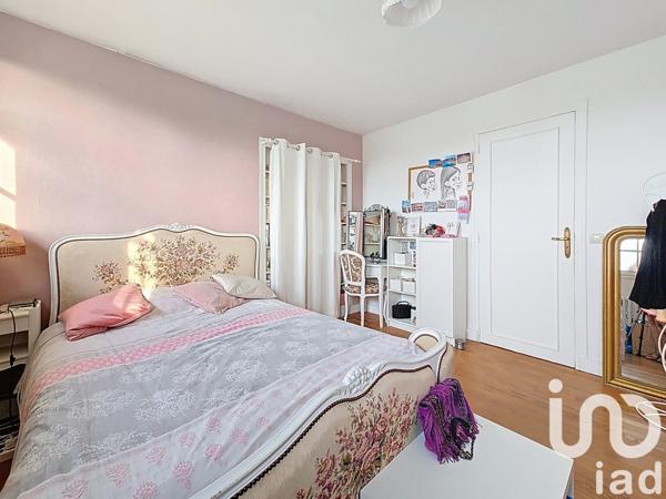 Maison traditionnelle 8 pièces de 140 m² à Arpajon (91290)