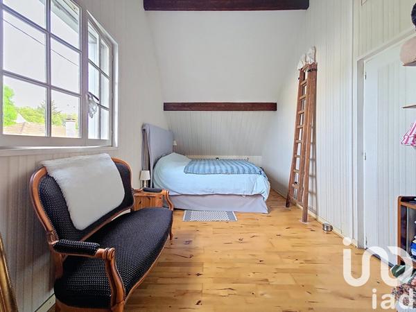 Maison traditionnelle 8 pièces de 140 m² à Arpajon (91290)