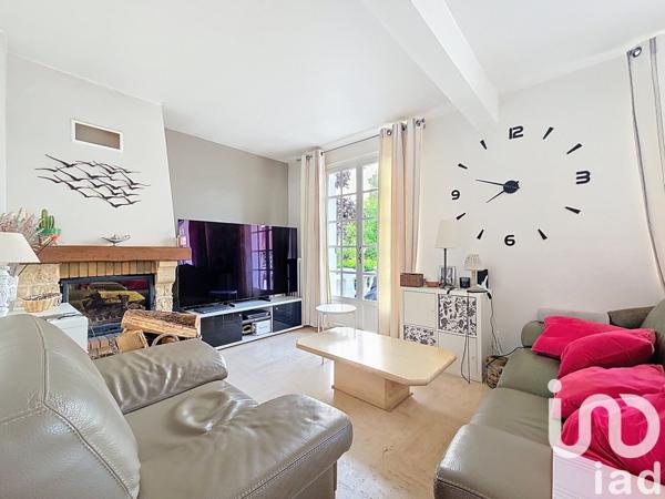 Maison traditionnelle 8 pièces de 140 m² à Arpajon (91290)