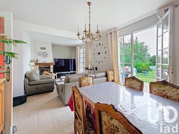 Maison traditionnelle 8 pièces de 140 m² à Arpajon (91290)