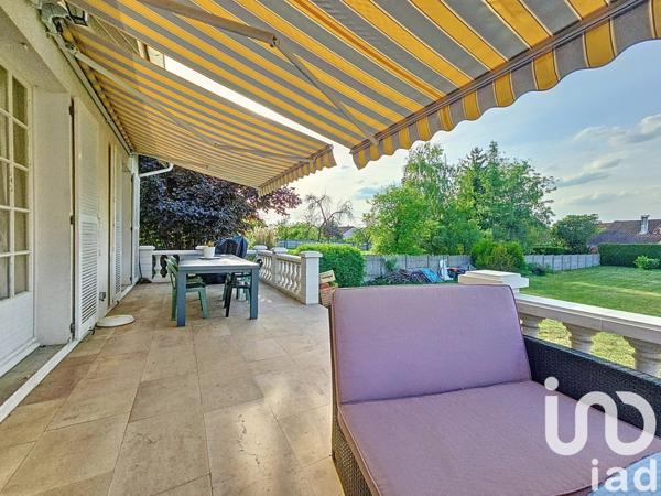 Maison traditionnelle 8 pièces de 140 m² à Arpajon (91290)
