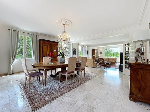 Maison de Maître à vendre en Dordogne - 5 chambres - Une Dépendance - Piscine - Beau parc de plus de 4000m2