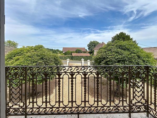 Maison de Maître à vendre en Dordogne - 5 chambres - Une Dépendance - Piscine - Beau parc de plus de 4000m2