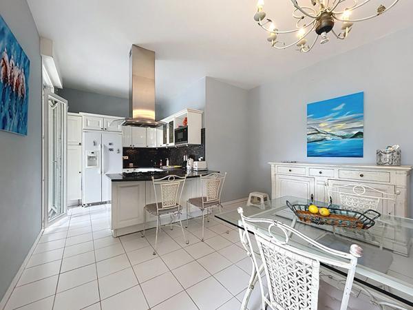 Maison de Maître à vendre en Dordogne - 5 chambres - Une Dépendance - Piscine - Beau parc de plus de 4000m2