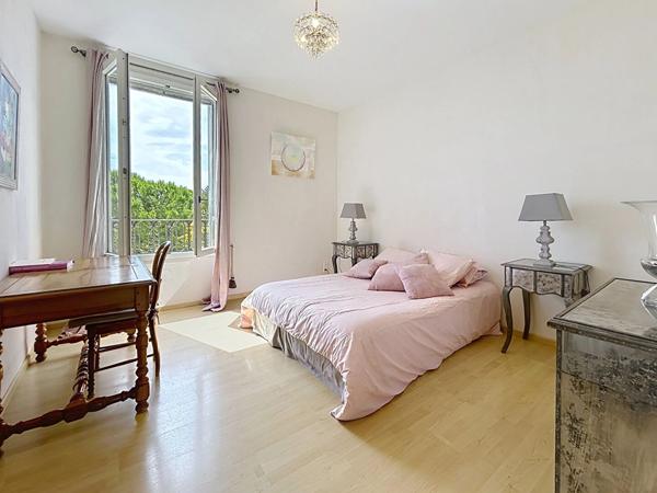 Maison de Maître à vendre en Dordogne - 5 chambres - Une Dépendance - Piscine - Beau parc de plus de 4000m2