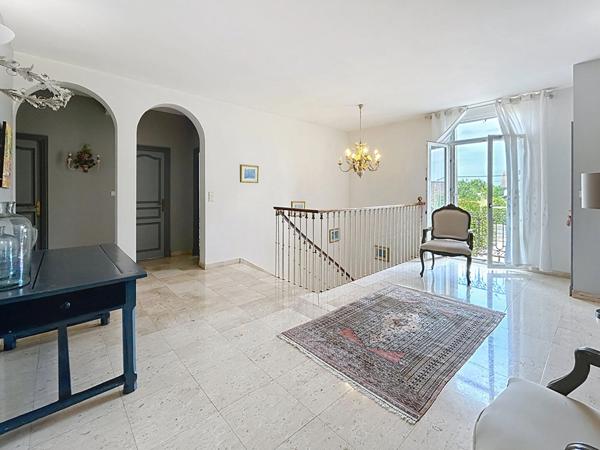 Maison de Maître à vendre en Dordogne - 5 chambres - Une Dépendance - Piscine - Beau parc de plus de 4000m2