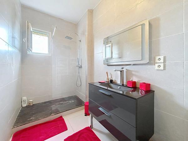 Maison de Maître à vendre en Dordogne - 5 chambres - Une Dépendance - Piscine - Beau parc de plus de 4000m2