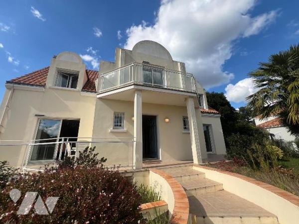 A VENDRE -LA BAULE SECTEUR GUEZY- MAISON T5
A La Baule secteur Guezy, proche école, commerces,...