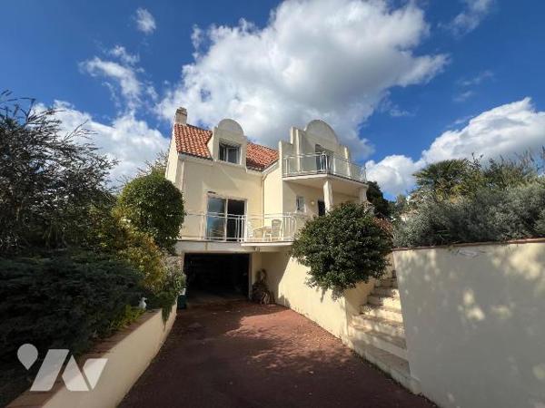 A VENDRE -LA BAULE SECTEUR GUEZY- MAISON T5
A La Baule secteur Guezy, proche école, commerces,...