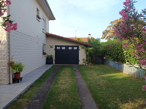MAISON COMPOSEE DE DEUX APPARTEMENT ,QUARTIER CALME.