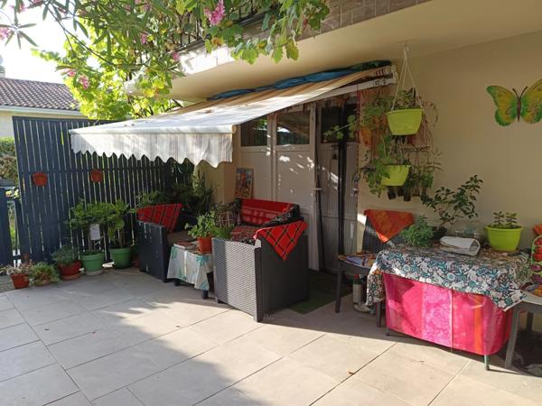 MAISON COMPOSEE DE DEUX APPARTEMENT ,QUARTIER CALME.