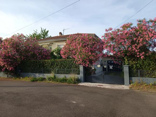 MAISON COMPOSEE DE DEUX APPARTEMENT ,QUARTIER CALME.