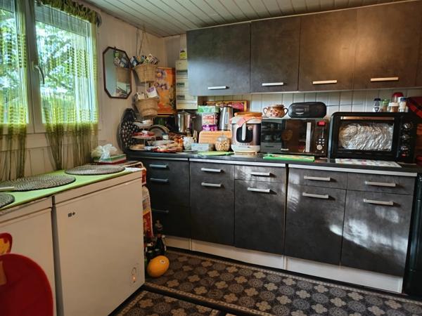 MAISON COMPOSEE DE DEUX APPARTEMENT ,QUARTIER CALME.