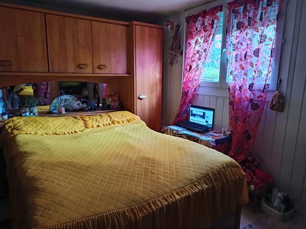 MAISON COMPOSEE DE DEUX APPARTEMENT ,QUARTIER CALME.