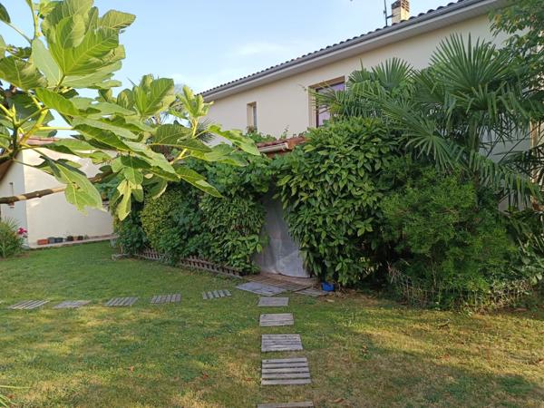 MAISON COMPOSEE DE DEUX APPARTEMENT ,QUARTIER CALME.