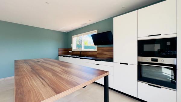 À vendre - Maison moderne de plain-pied T4 à MONTBARTIER de 120 m²