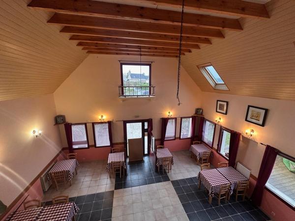 Un restaurant de caractère au cœur de Trégastel, offrant volume, charme et véritable potentiel de développement.