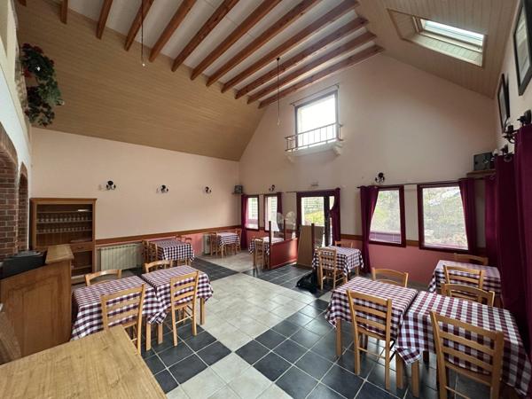 Un restaurant de caractère au cœur de Trégastel, offrant volume, charme et véritable potentiel de développement.