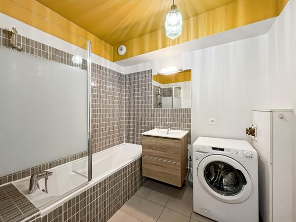 Appartement Bordeaux 3 pièces 72,25 m2 avec balcon et parking