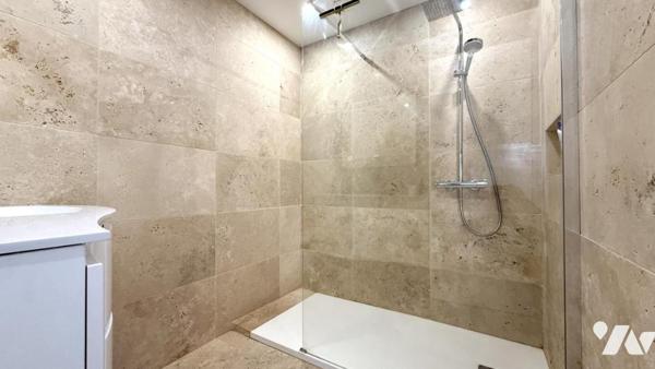 Saint-Aygulf — En cœur de village, bel appartement traversant avec double extérieur et stationnement