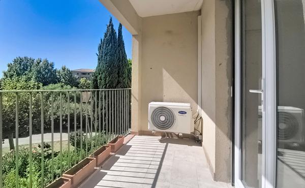 FREJUS T3 BELLE RENOVATION PARKING CAVE
