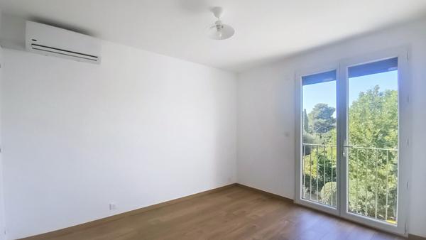 FREJUS T3 BELLE RENOVATION PARKING CAVE