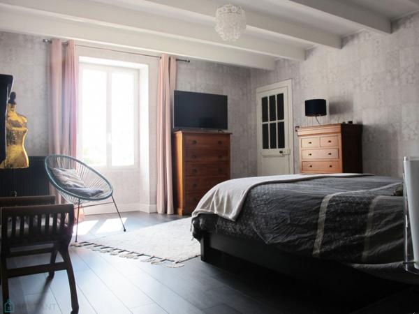 LONGERE CHARENTAISE, 10 PIECES, 340M²