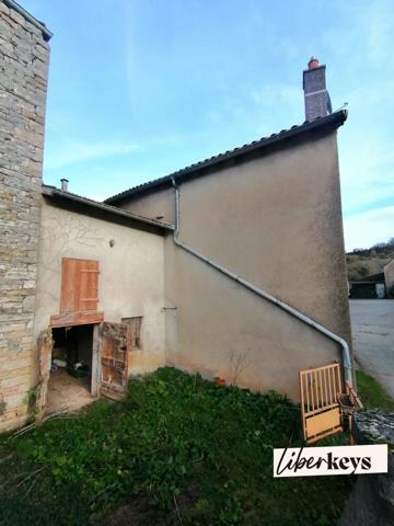 MAISON EN PIERRE- CAVES- GARAGE- COUR EXTÉRIEURE- 71260 Cruzille