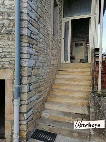 MAISON EN PIERRE- CAVES- GARAGE- COUR EXTÉRIEURE- 71260 Cruzille