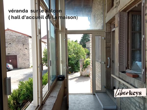 MAISON EN PIERRE- CAVES- GARAGE- COUR EXTÉRIEURE- 71260 Cruzille