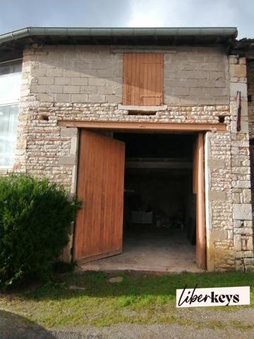 MAISON EN PIERRE- CAVES- GARAGE- COUR EXTÉRIEURE- 71260 Cruzille
