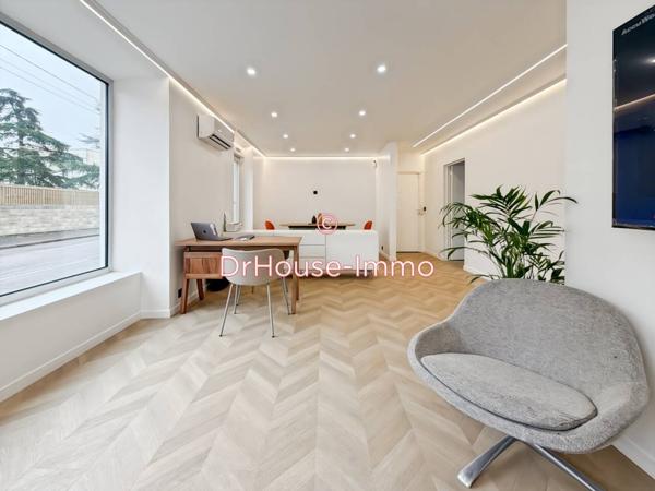 Bureau à louer 3 pièces de 49 m²