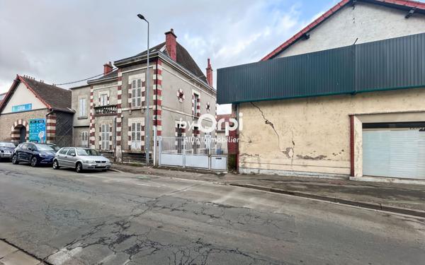 Maison à vendre    6 pièces •  Montluçon